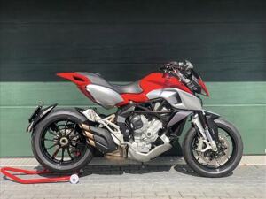 Foto: MV Agusta /RIVALE 800 ABS/EAS/TC 2.0 Stradale